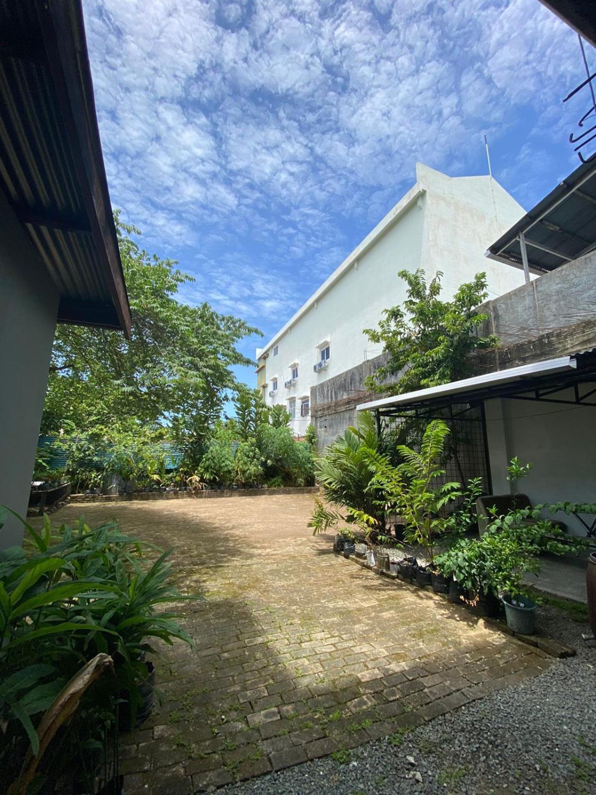 Innbox Hostel Sorong Extérieur photo