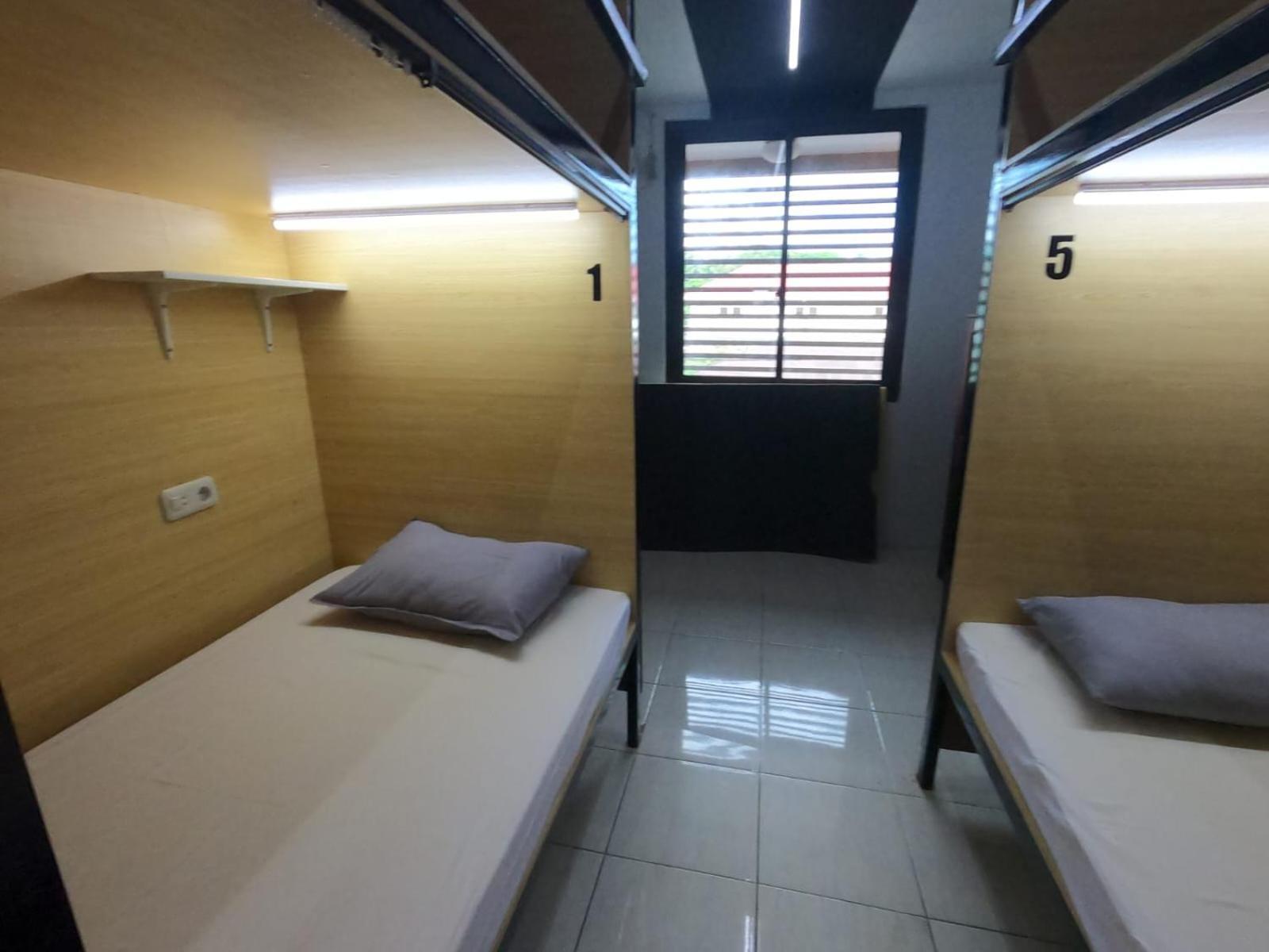 Innbox Hostel Sorong Extérieur photo