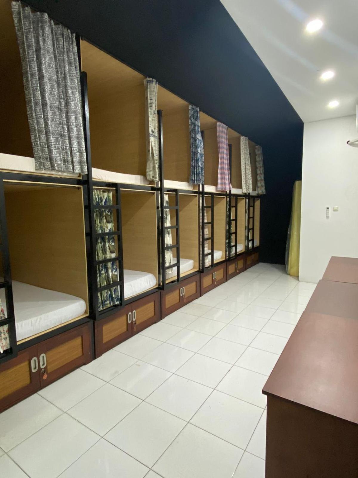 Innbox Hostel Sorong Extérieur photo
